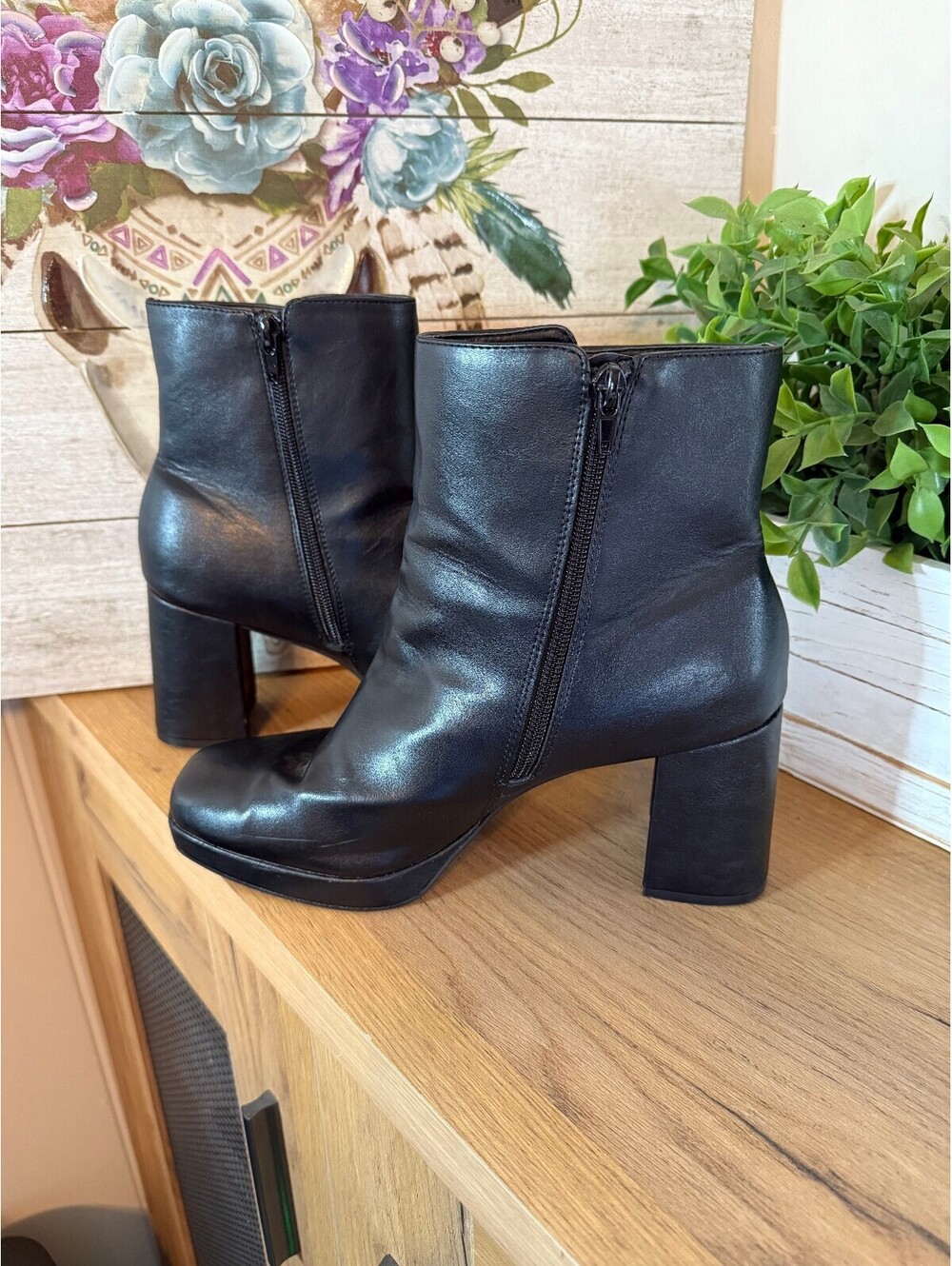 WOR Granted Women's 9M Black Synthetic Upper Ankle Boots